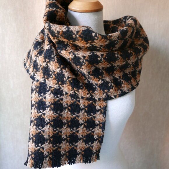 Unisex Handmade Gold & Black Houndstooth Pure Wool Heavyweight Scarf - Picture 4 of 7